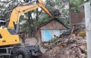 Osmangazi: Metruk binalar tek tek yıkılıyor