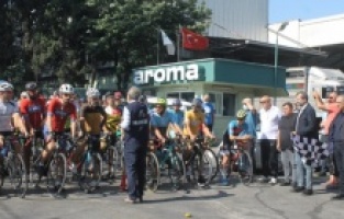 Bisiklet tutkunları Gürsu’nun doğasında yarıştı