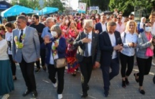 Bursa Gölyazı çiçeklerle şenlendi