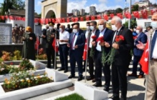 Trabzon: 15 Temmuz şehitleri mezarları başında anıldı