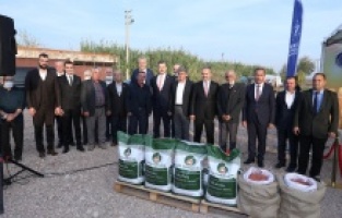 Büyükşehir’den selzede çiftçiye tohum desteği