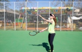Antalya Büyükşehir’in yenilediği tenis kortları açıldı