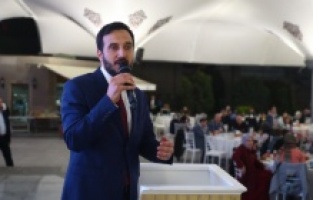 Bağcılar Belediye Başkanı Abdullah Özdemir, yetim çocuklarla iftar açtı