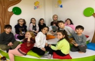 Fatih Belediyesi’nin çocuk kütüphanelerinde eğlence bitmiyor