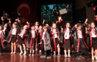 Antalya Büyükşehir Belediyesi kreş minikleri kep attı