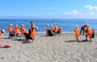 Karacabey'de öğrencilerden örnek hareket