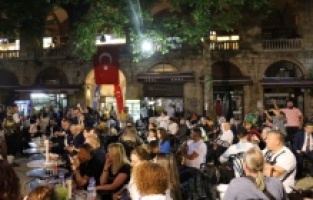 Koza Han’da kahvenin hatırı 40 yılı da aştı