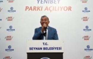 Başkan Akay, Yenibey’in çocuklarının da yüzünü güldürdü