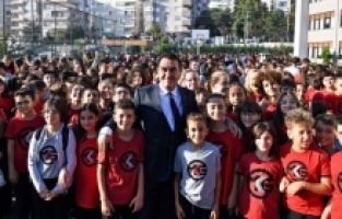 Dündar, 12 bin 200 öğrenci ile buluştu