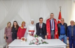 Depremzede çift Karacabey'de dünya evine girdi