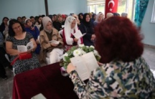 Kadınlar, yazar Fatma Burçak’la kitabını konuştu