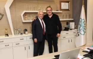 Sunay Akın Eczacılık Kültürü Müzesi’ni Başkan Özdemir’e anlattı