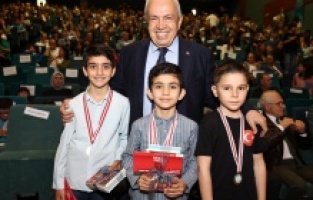 Okuma şampiyonları ödüllerini aldı