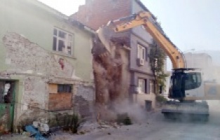 Osmangazi’de metruk bina temizliği