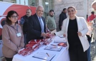 Nilüfer Atatürk posterleriyle donanıyor