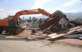 Tahtalı’da kaçak depo yerle bir edildi