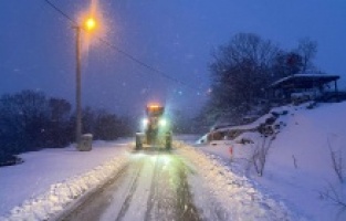 Büyükşehir, karla mücadelede gece gündüz sahada