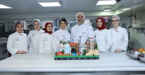 Kadınlar Günü’nde pastalar Başkan’dan