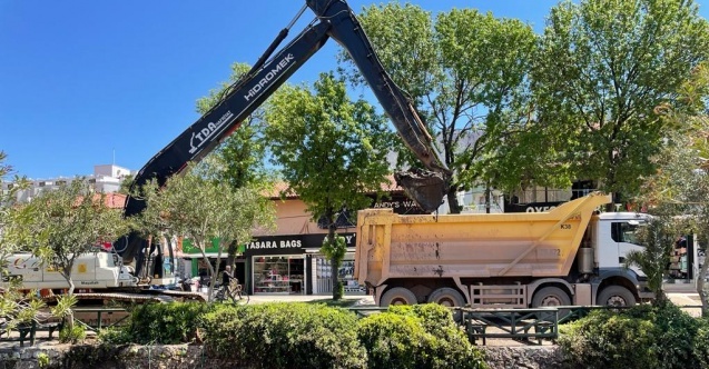 Muğla: Marmaris’te ki derelerden 4 bin 50 ton balçık çıkartıldı