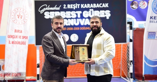 2.Geleneksel Reşit Karabacak Güreş Turnuvası’nda Nefes Kesen Mücadele