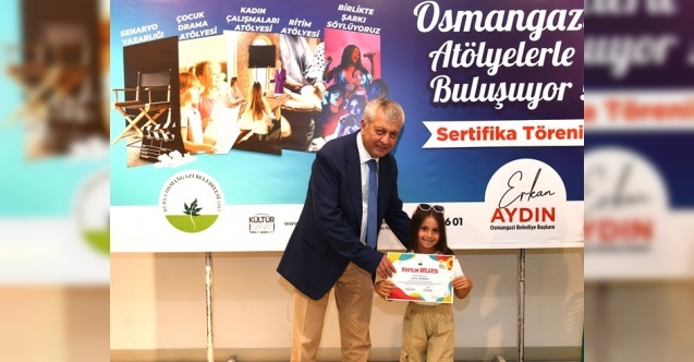 Çocuk drama atölyesinde sertifika heyecanı