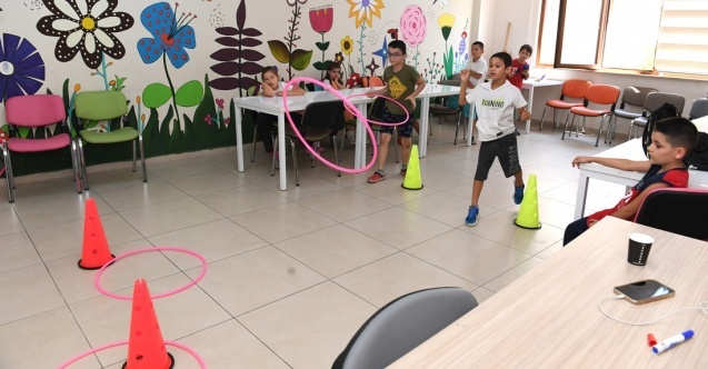 Yaz kurslarında çocuklar eğlenerek öğreniyor