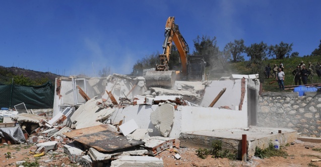 25 kaçak yapı yıkıldı