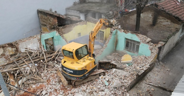 Yıldırım’da metruk bina temizliği sürüyor