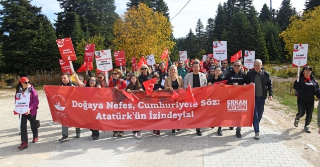 Uludağ’da yüzlerce kişi Cumhuriyetin izinde yürüdü